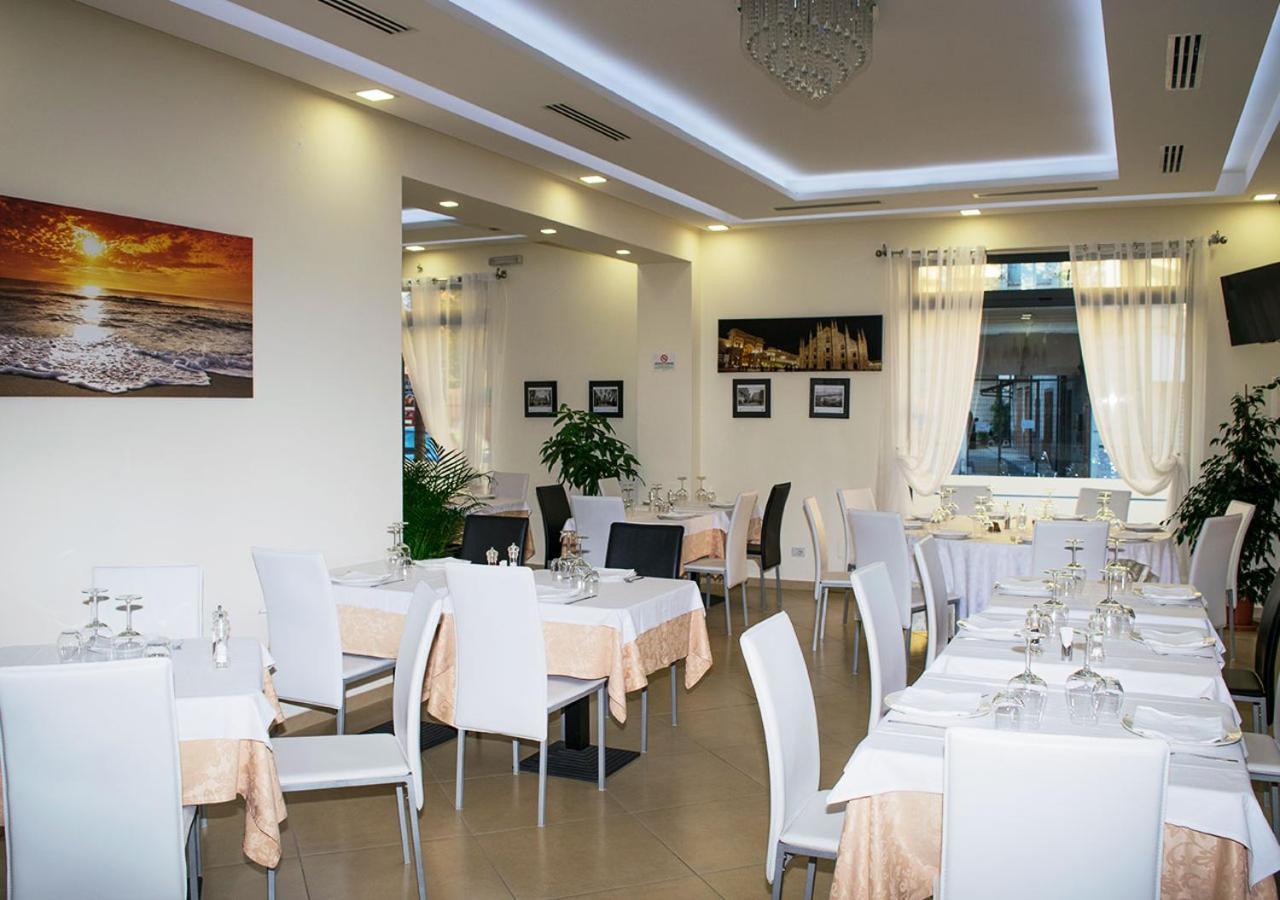 Cristal Rooms Piacenza Buitenkant foto