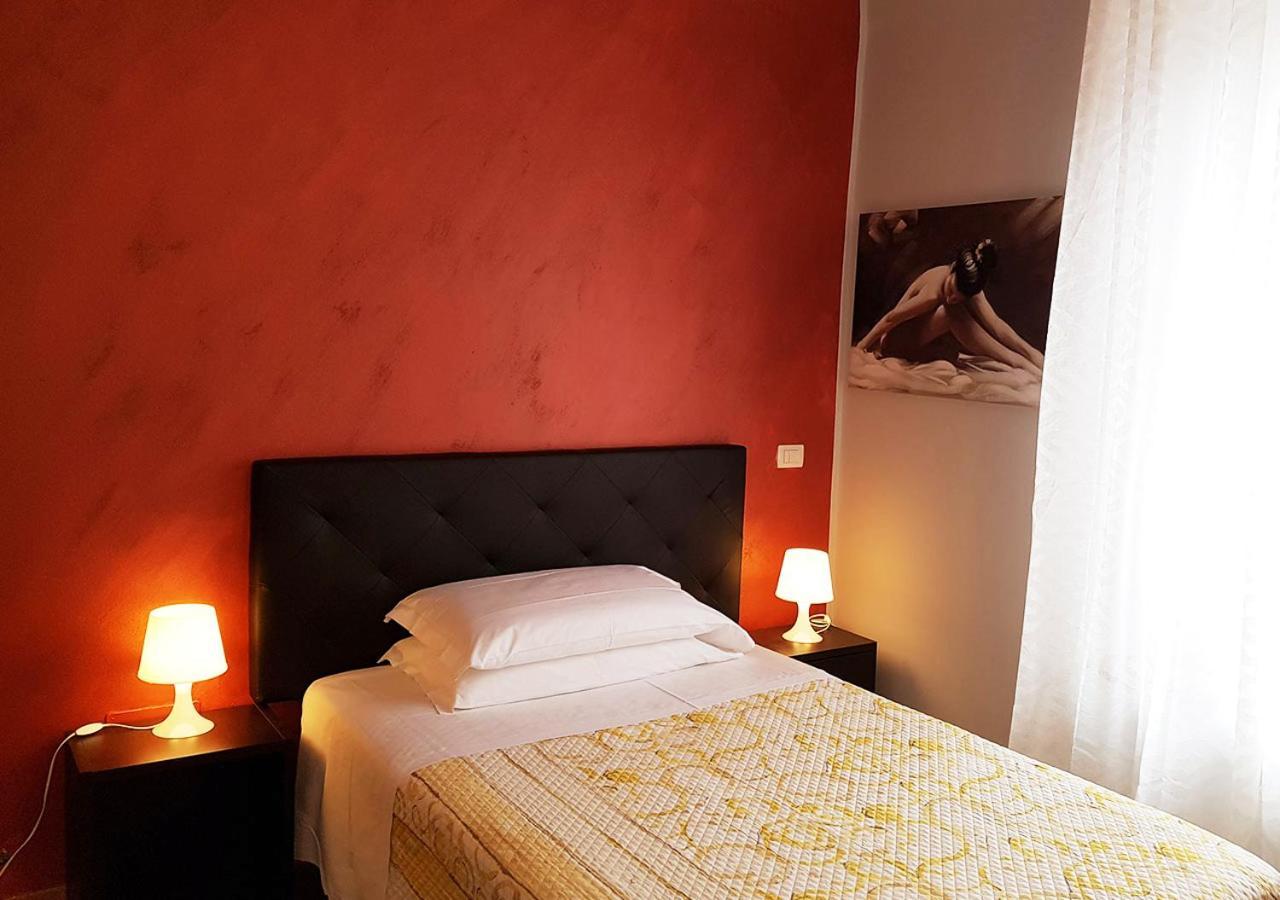 Cristal Rooms Piacenza Buitenkant foto