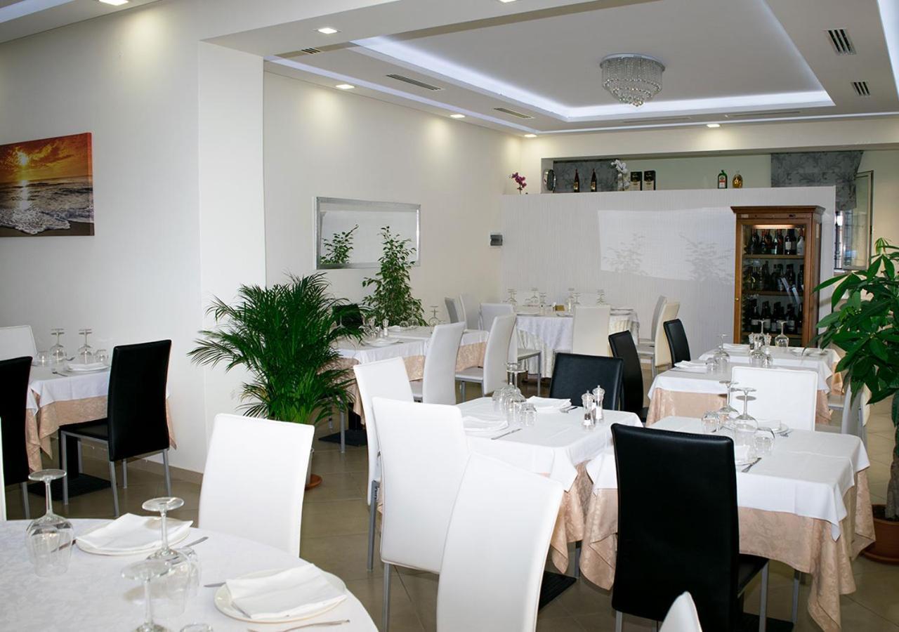 Cristal Rooms Piacenza Buitenkant foto